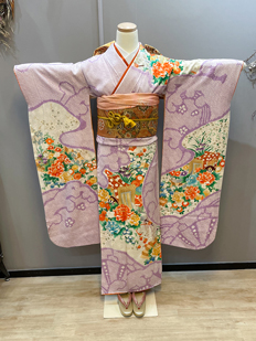 紫 絞り 牡丹と四季草花