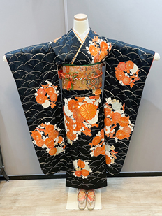 黒　金彩模様に菊